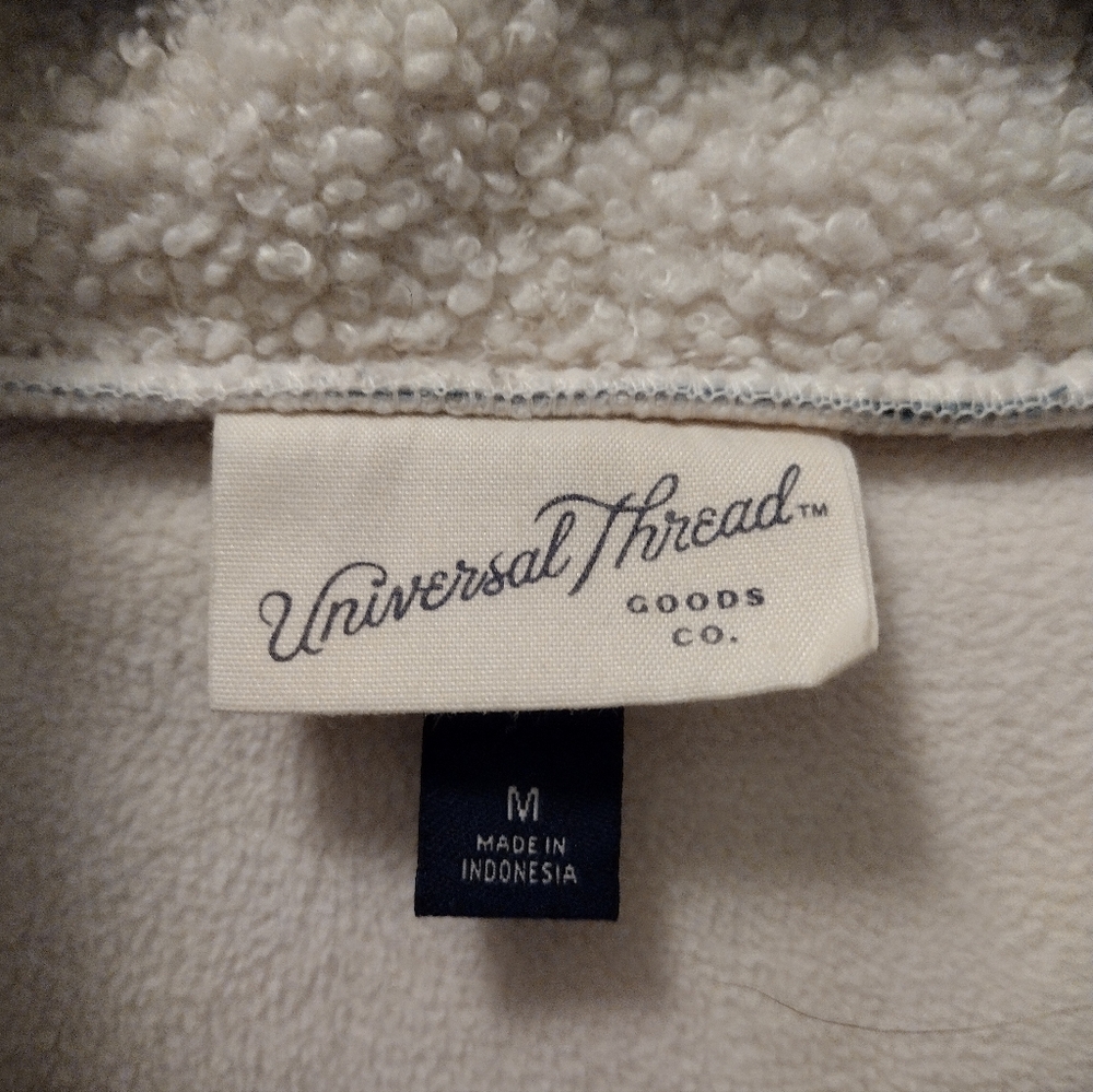 Universal Threads Sweatshirt - Picture 3 of 6